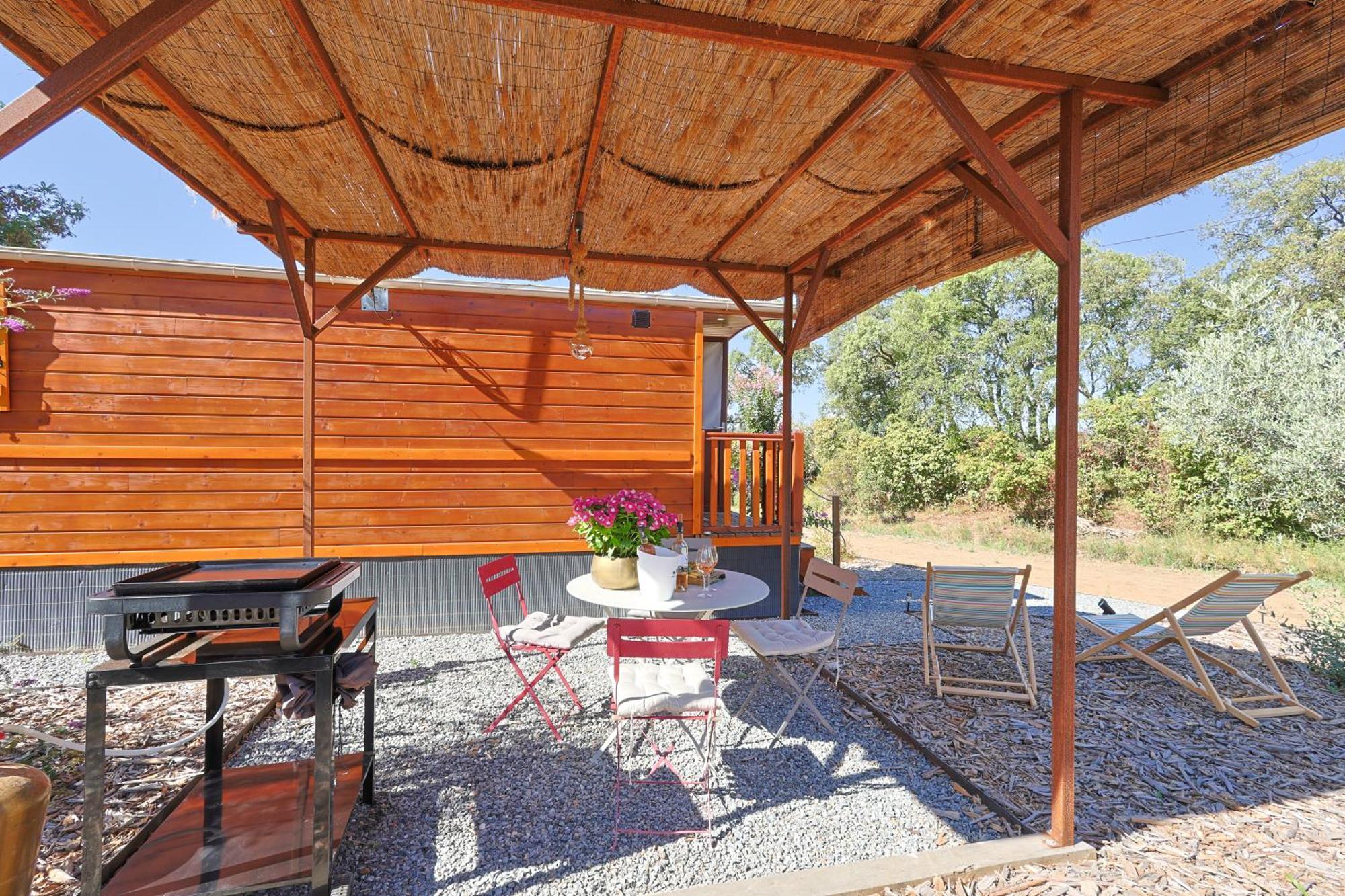 Campingplatz Roulotte Au Coeur Des Vignes, *